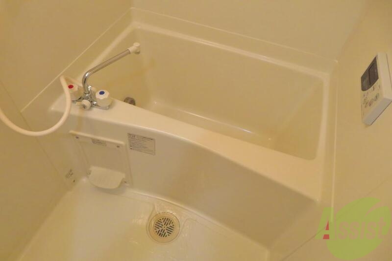 バス・シャワールーム　追い炊き付きの浴室です。浴室乾燥機付きなので洗濯も楽です。