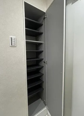 玄関　別部屋の写真を使用しております。