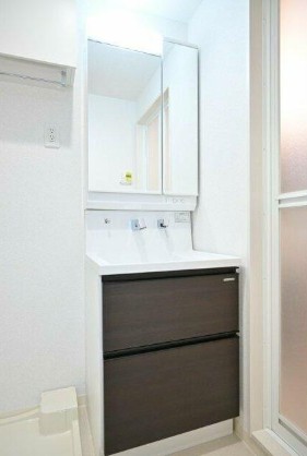 バス・シャワールーム　独立洗面台