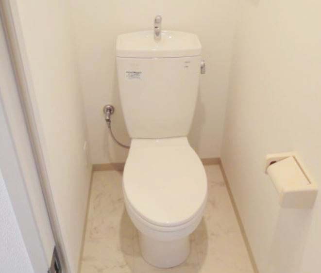 トイレ　★コンセント有、温水洗浄便座取り付け可能★