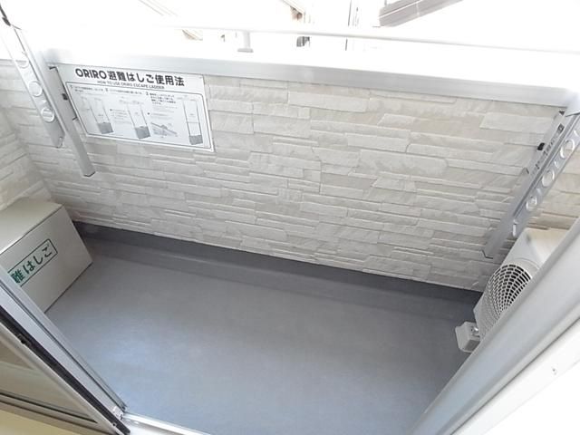 バルコニー　陽当たり良好なバルコニーです