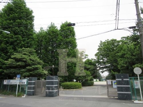 中学校　蕨市立第一中学校（中学校）まで357m