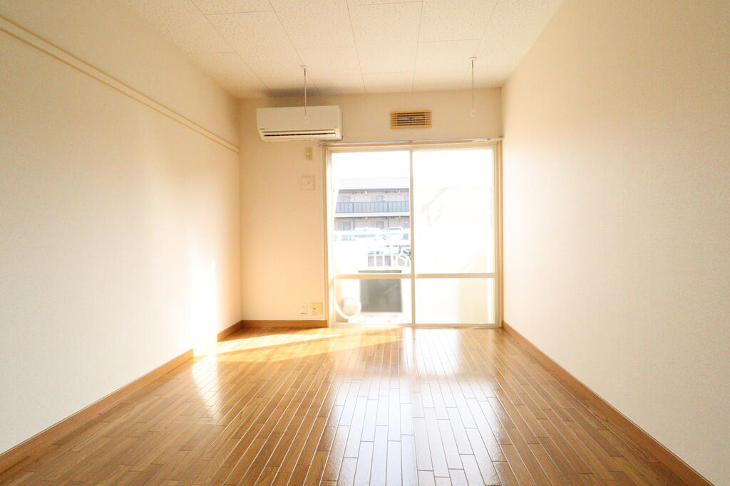 居室・リビング　※同物件別号室写真となります。