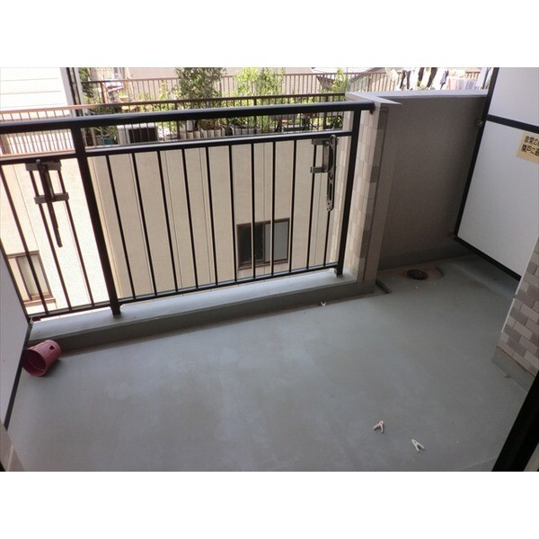 バルコニー　リフォーム中の為、同物件別室写真