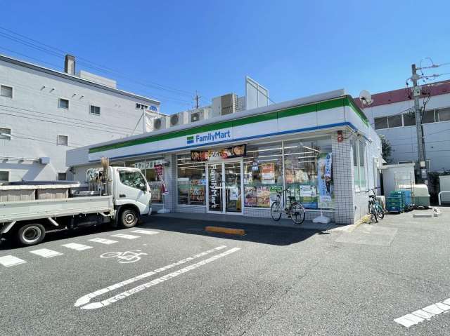 コンビニ　ファミリーマート氷室町店（コンビニ）まで407m