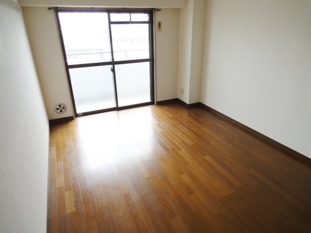 居室・リビング　同物件別号室