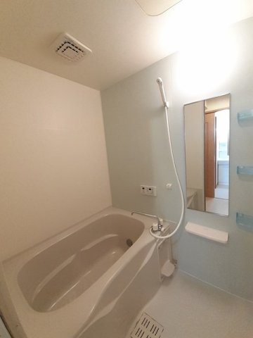 バス・シャワールーム　コンパクトで使いやすいお風呂です