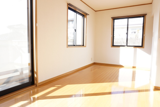 居室・リビング　二面採光のお部屋です☆