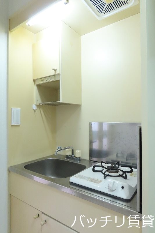 キッチン　別号室タイプの為、現状を優先致します。