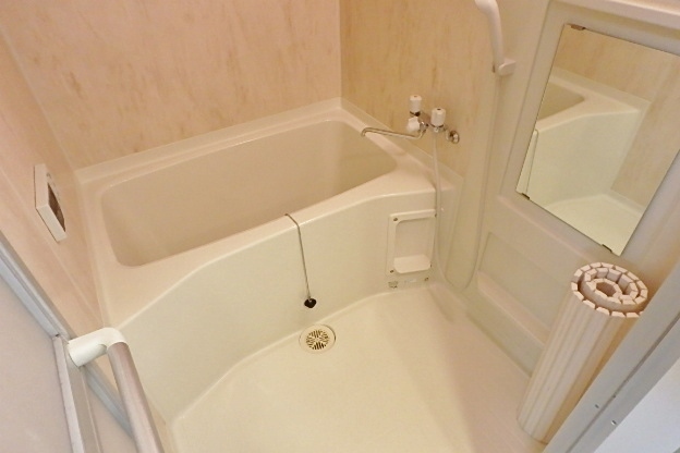 バス・シャワールーム　追い焚き機能付きバス