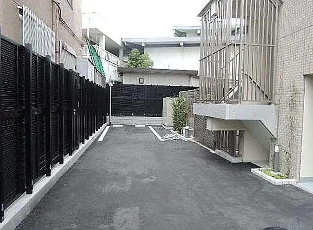 駐車場　庭