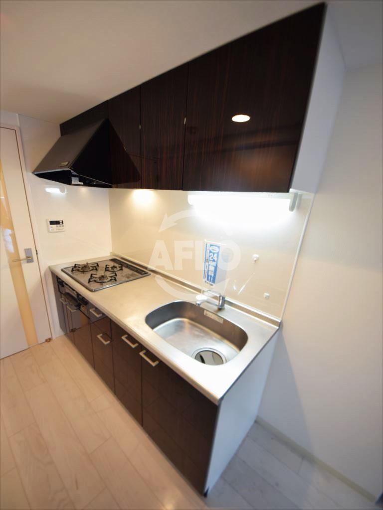 キッチン　ドゥ・シンビオス桜川　3口ガスシステムキッチン（グリル付き）