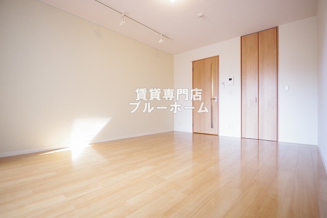 居室・リビング　9.7帖の広々とした洋室！