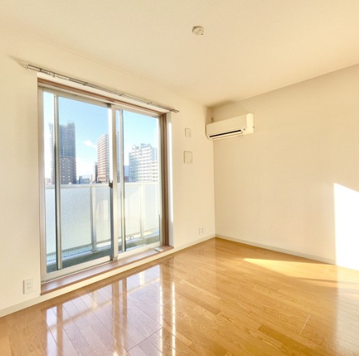 居室・リビング　別部屋参考写真となります