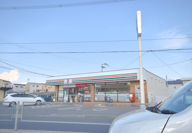 コンビニ　セブンイレブン寝屋川高宮店（コンビニ）まで1056m