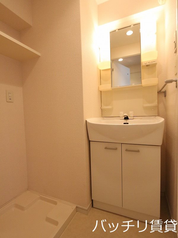 洗面設備　別号室タイプの為、現状を優先いたします