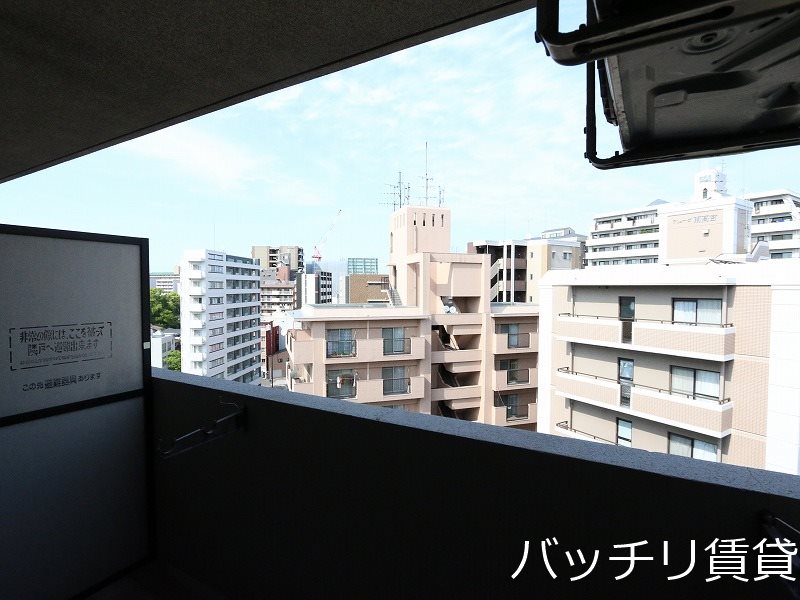 バルコニー　別号室タイプの為、現状を優先いたします
