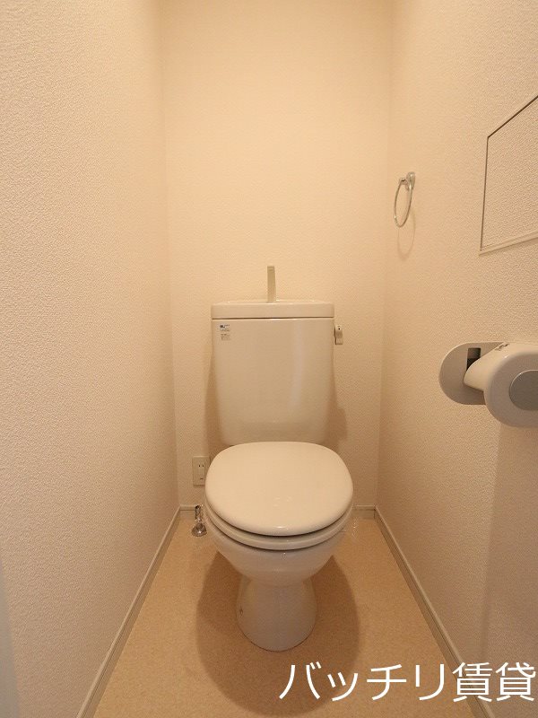 トイレ　別号室タイプの為、現状を優先いたします