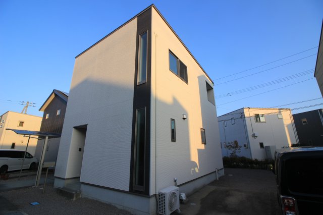 建物外観　落ち着いた雰囲気の外観です