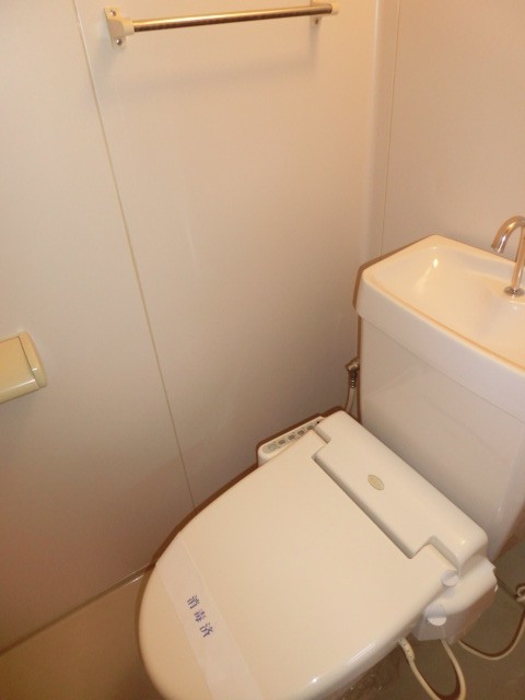 トイレ　温水洗浄便座