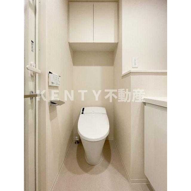 トイレ　落ち着いた色調のトイレです