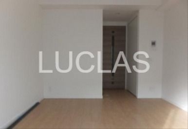 居室・リビング　落ち着いた色味の床材がくつろぎ空間を演出♪