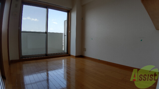 居室・リビング　８．１帖のダイニングキッチン。ご飯を食べるお部屋ですね。