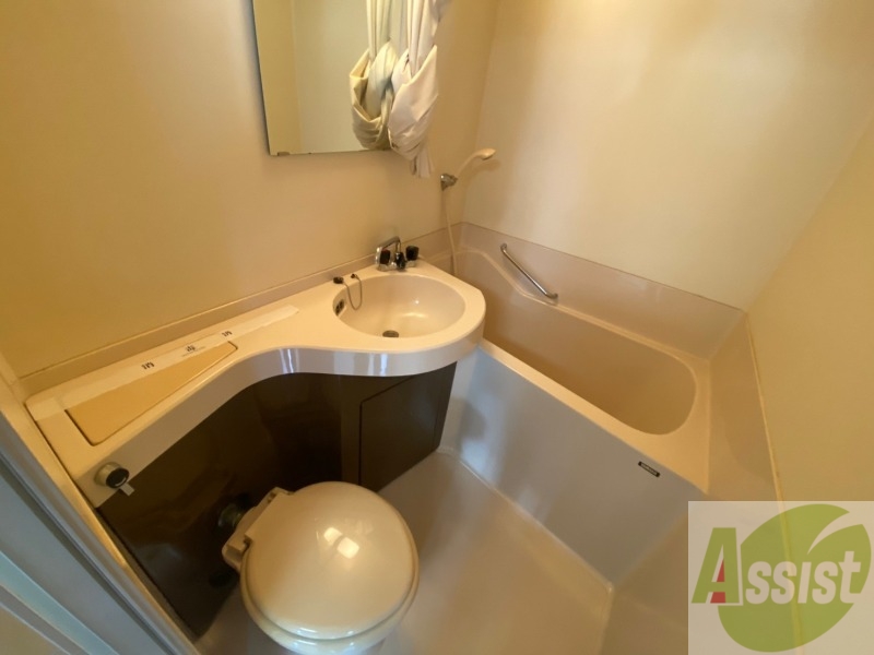 バス・シャワールーム　ユニットバスです。疲れを癒すのに欠かせませんね！