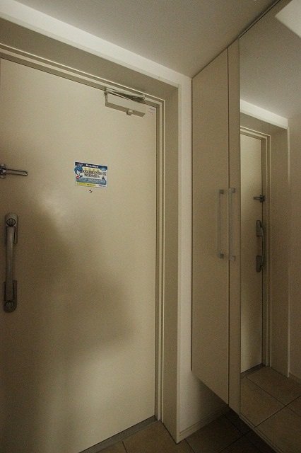 玄関　同物件、別号室のものです。