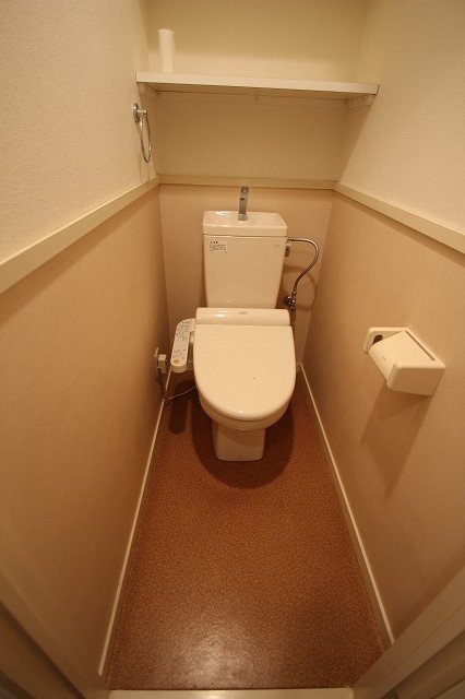 トイレ　同物件別号室のものです。