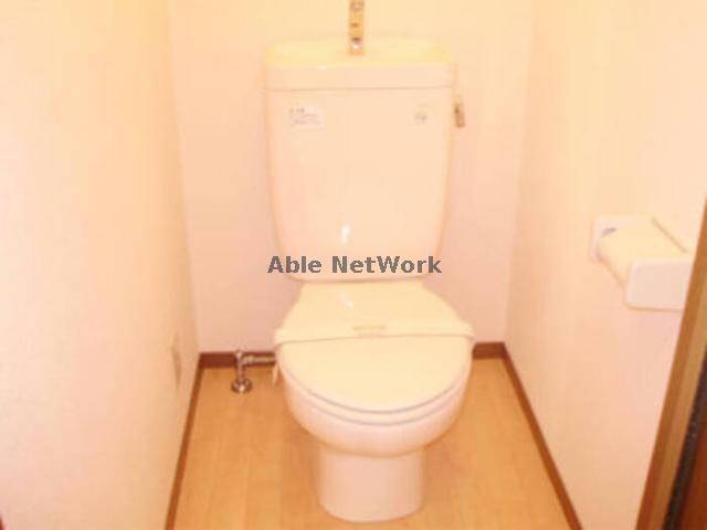 トイレ　温水洗浄便座付きです。