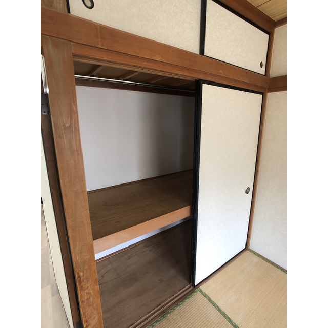 収納　ハンガーパイプ付き