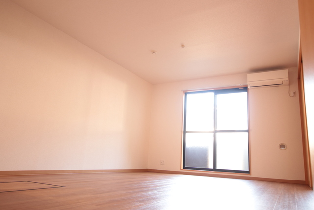 居室・リビング　明るい印象のリビングです！