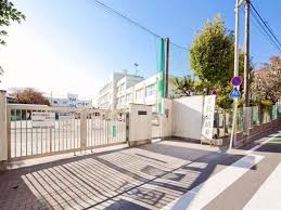 小学校　世田谷区立松原小学校（小学校）まで300m