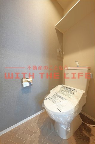 トイレ　落ち着いた色調のトイレです