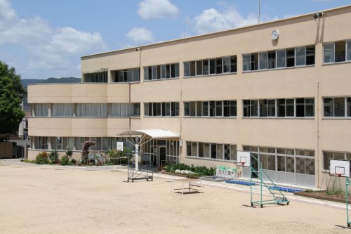 小学校　福山暁の星学院福山暁の星小学校（小学校）まで586m
