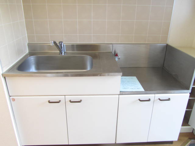 キッチン　２口のガスコンロが置けます。