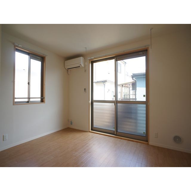 居室・リビング　２面彩光で明るい室内♪