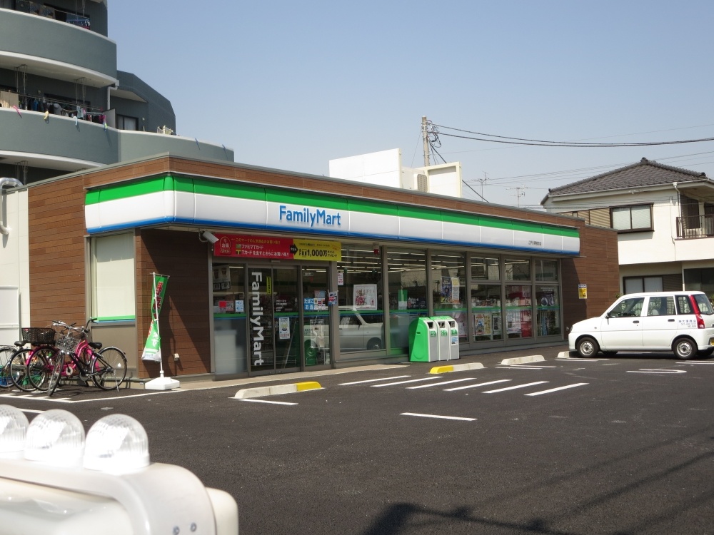 コンビニ　ファミリーマート江戸川興宮町（コンビニ）まで132m
