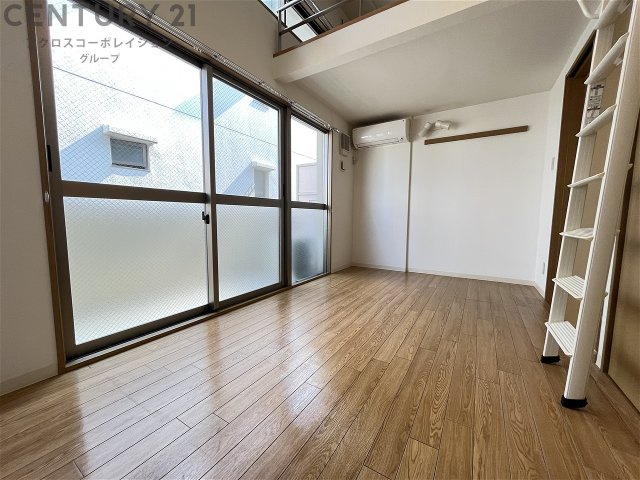 居室・リビング　ロフト・エアコン付きの洋室です♪