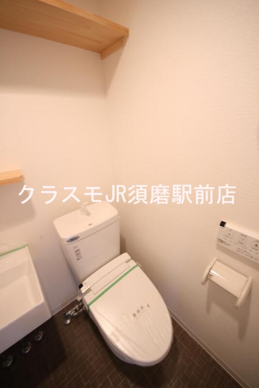 トイレ　清潔感のある綺麗なトイレにはウォシュレット標準装備です。