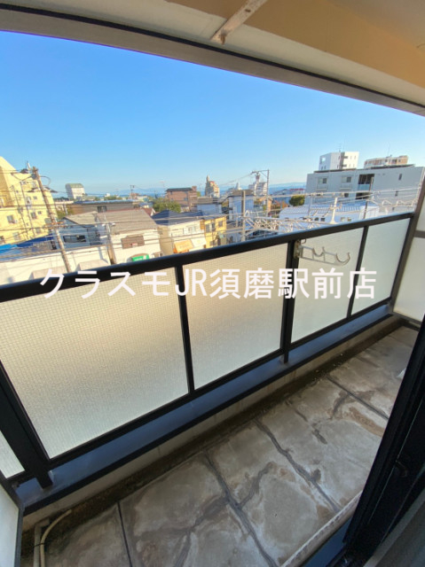 バルコニー　心地よい風が吹くバルコニー。洗濯物もよく乾きそうです。