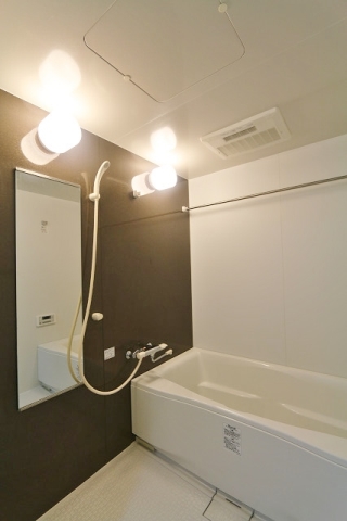 バス・シャワールーム　設備充実のバスルーム