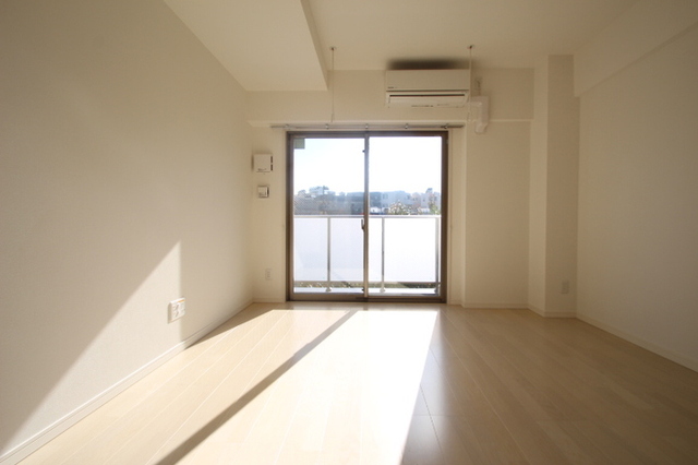 居室・リビング　☆洋室７帖☆