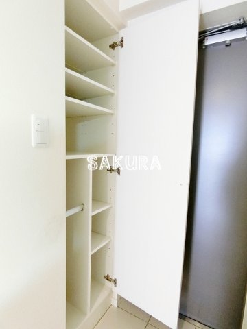 玄関　収納豊富なシューズボックスです♪