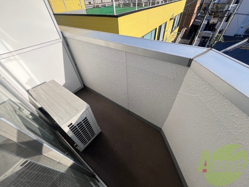 バルコニー　バルコニーはこちらです。コンパクトですね。