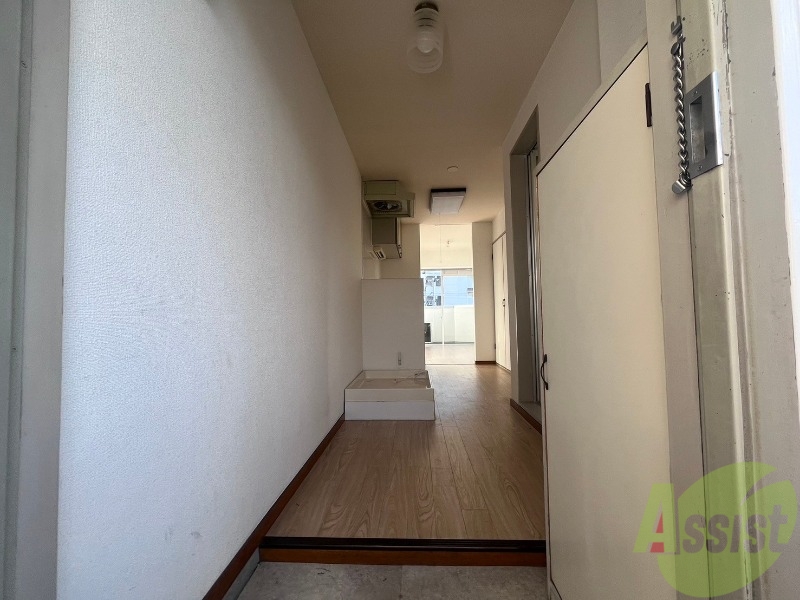 玄関　玄関から撮影しました。お部屋の明るさが伝わりますか。