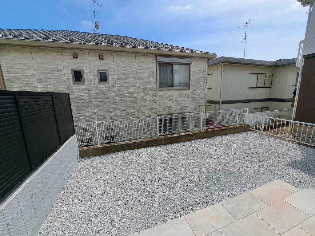 庭　●戸建ならではの広いテラスです！