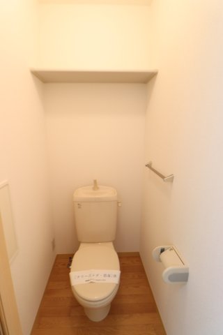 トイレ　同タイプの間取りの別号室参考写真です。現況優先となります。