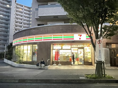 コンビニ　セブン-イレブン 大和中央林間駅前店（コンビニ）まで351m